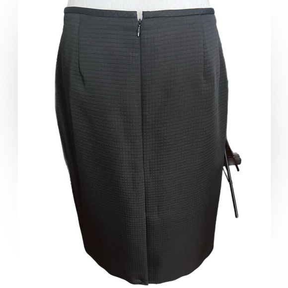 Liz Claiborne Black Skirt Size 8 Business Zipper Straight Mid Length - Picture 3 of 4